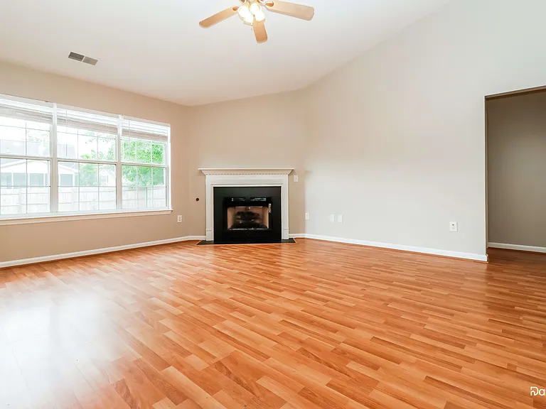448 Cabrill Dr — Photo 6