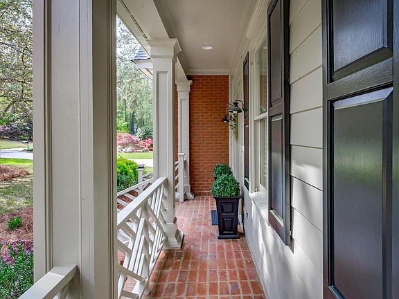 5th image of 221 Bostwick Rdg