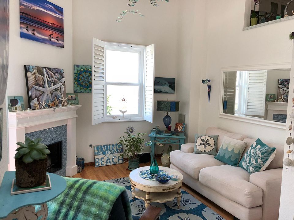 Living Room with Gas Fireplace
