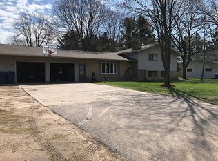 1917 Country Club Dr, Stevens Point, WI 54481