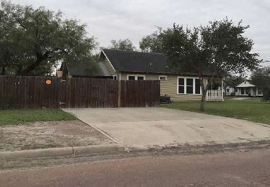 2nd image of 703 W Yoakum Ave