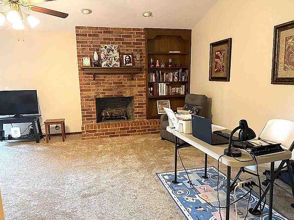 5th image of 2321 Glenmore Place Dr