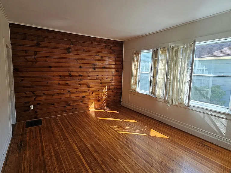 9 Rowley St #3 — Photo 12