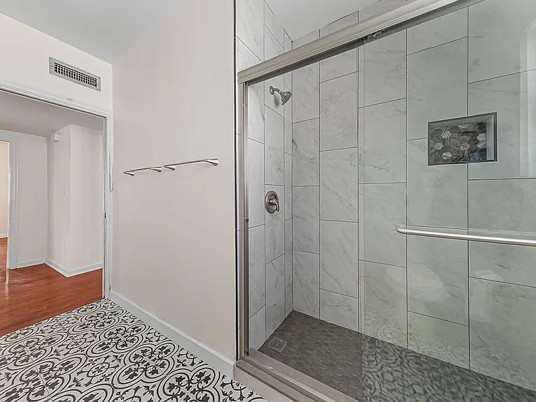 1008 Strawbridge — Photo 27
