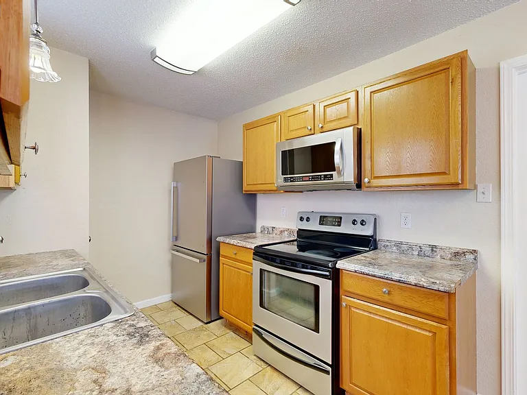 2211 Hilltop Loop — Photo 6