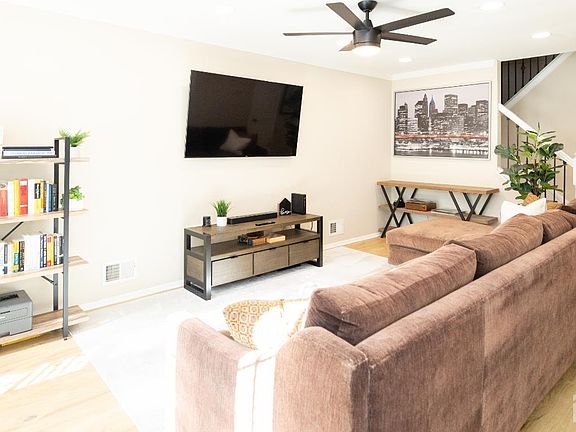 4th image of 130 Albury Way