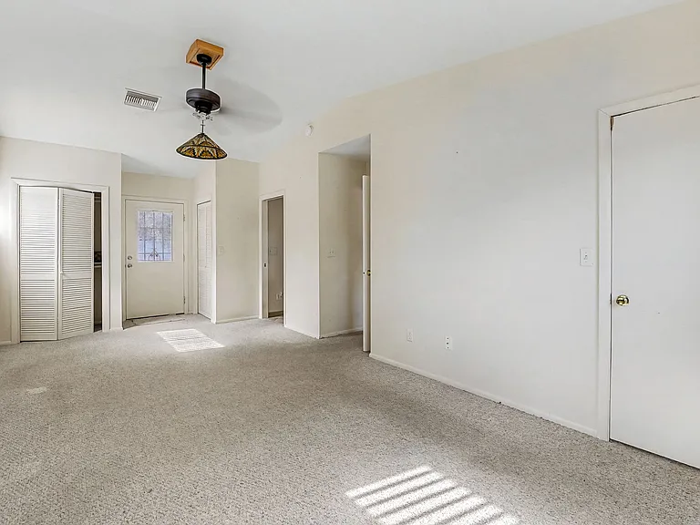 402 S Harvard Ave — Photo 11