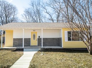 705 Nachusa Ave, Dixon, IL 61021