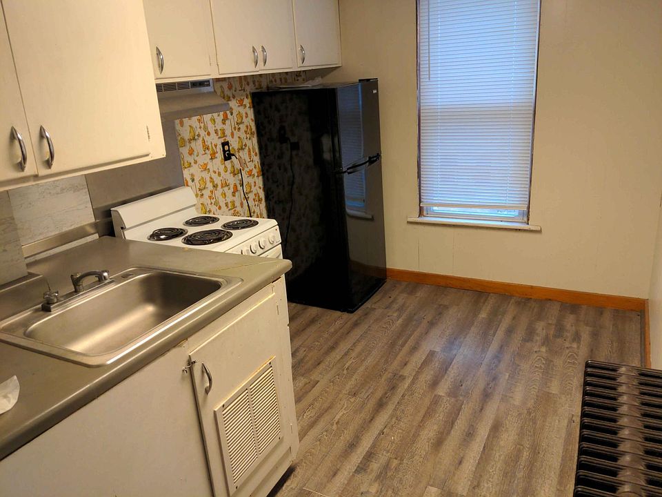 1st image of 14 Willow St APT 5
