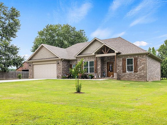 2nd image of 250 Saddlebrook Cir