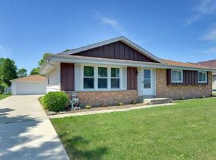 6139 S 39th St, Greenfield, WI 53221