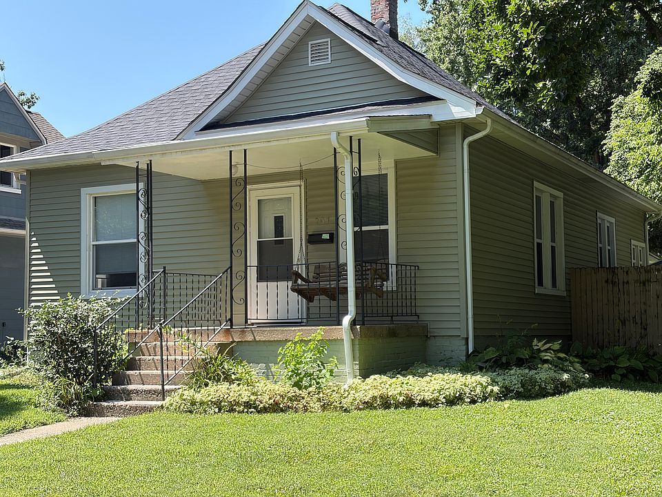 1st image of 207 S Poplar St