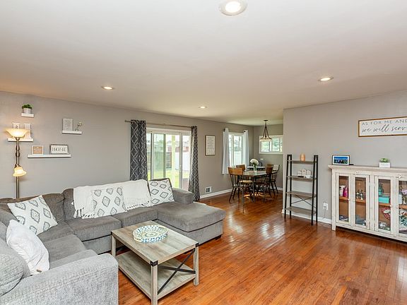 3rd image of 576 N 25th St