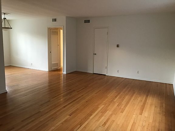 4th image of 745 S Plymouth Blvd APT 4