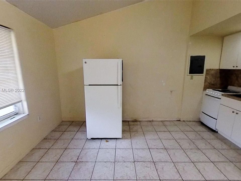 2nd image of 840 SW 7th St #844