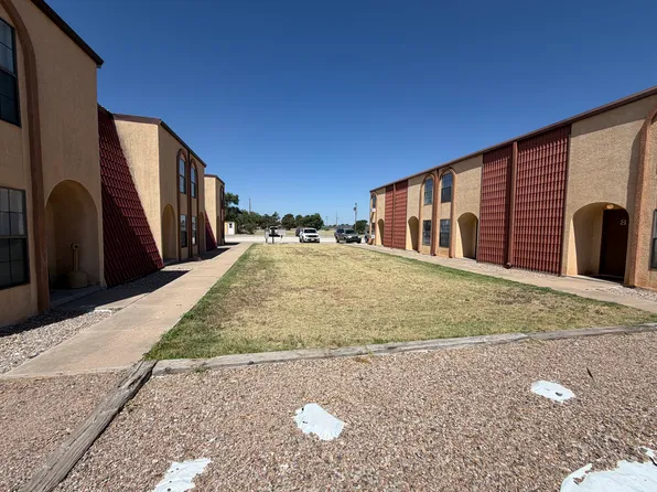 1608 W 15th Ln, Portales, NM 88130
