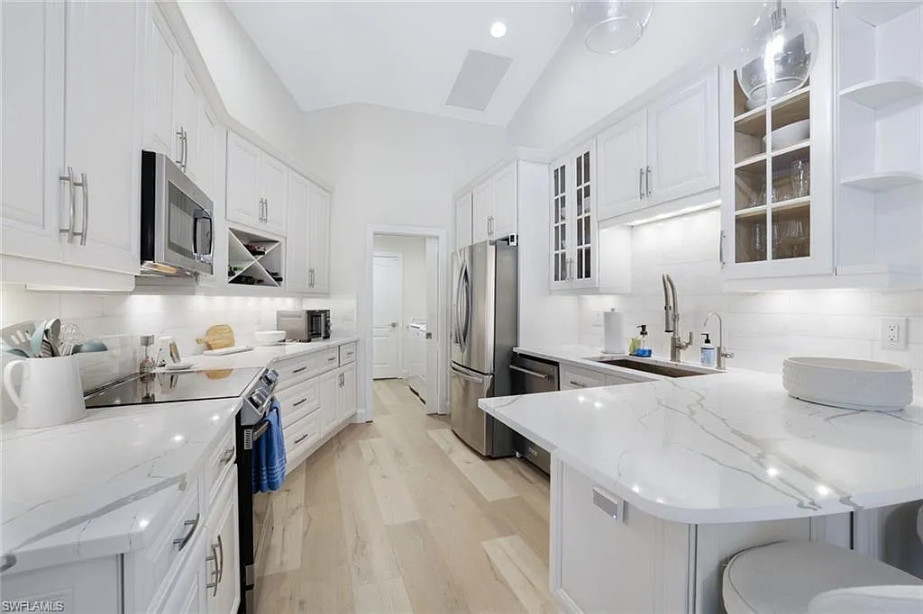 3 bed, 2.0 bath, 1874 sqft, $11,000 — Photo 3
