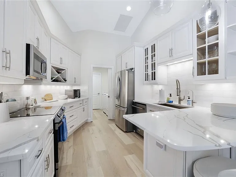 1507 Vintage Ln — Photo 3