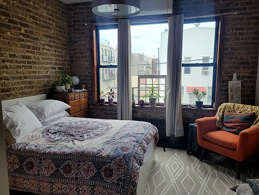 Rented by MCR Realty | media 14