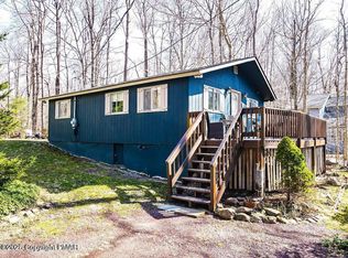 102 Sweet Briar Rd, Pocono Pines, PA 18350