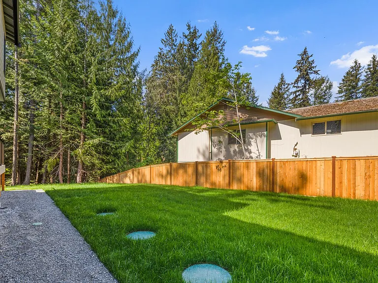 18545 Woodside Dr SE — Photo 35