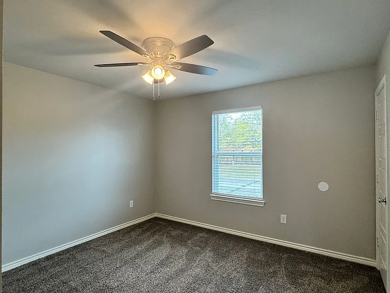 1655 S Kennedy Ave — Photo 11