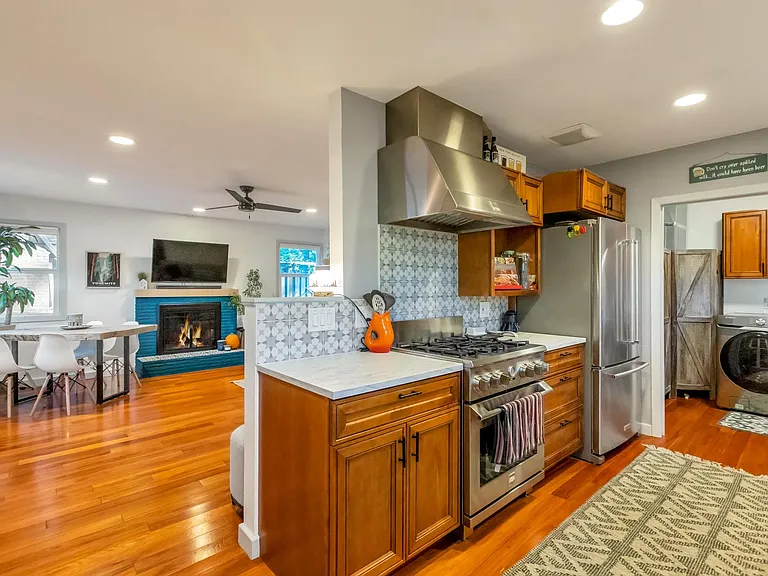 16417 Lake Forest Blvd — Photo 5