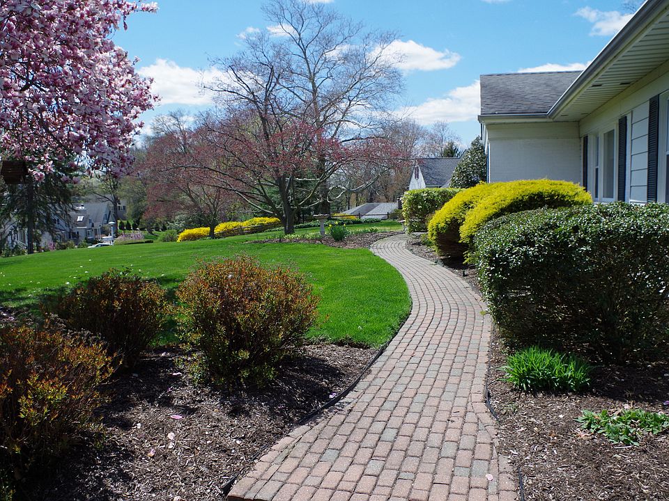 2nd image of 9 Catalpa Rd