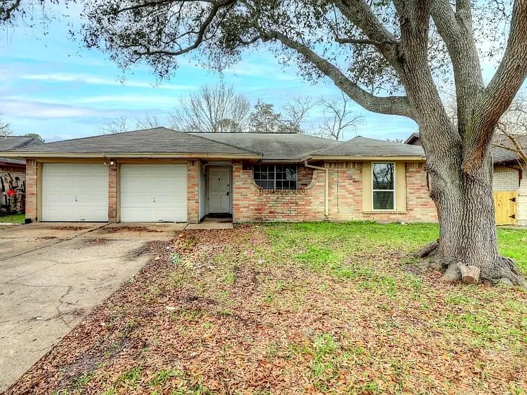 7206 Yellow Pine Dr — Photo 1