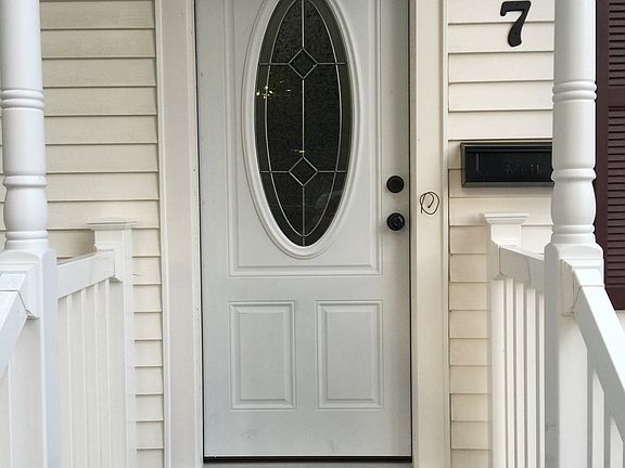 3rd image of 7 Roosevelt Dr