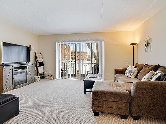 3rd image of 7321 Sandalwood Dr #102