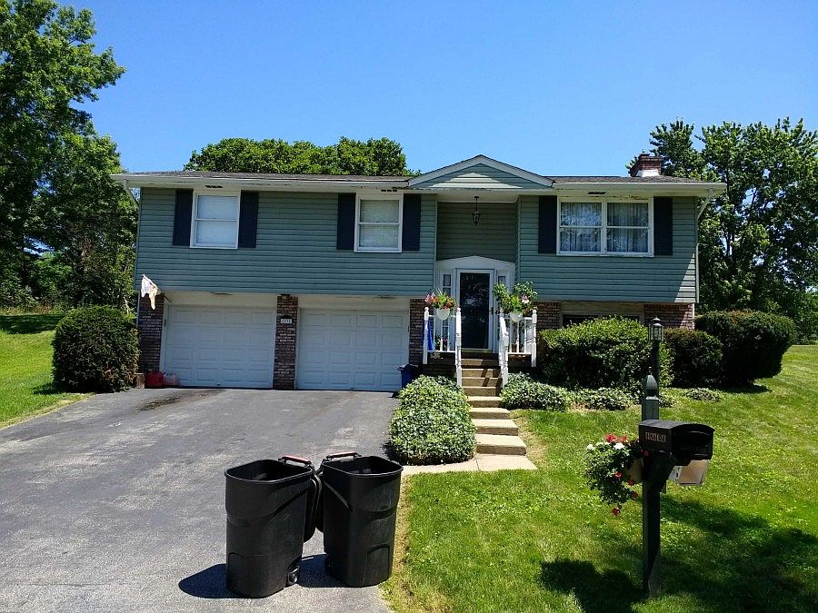 1st image of 1 Hampshire Dr