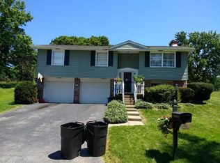 23 Deerfield Dr, Greensburg, PA 15601