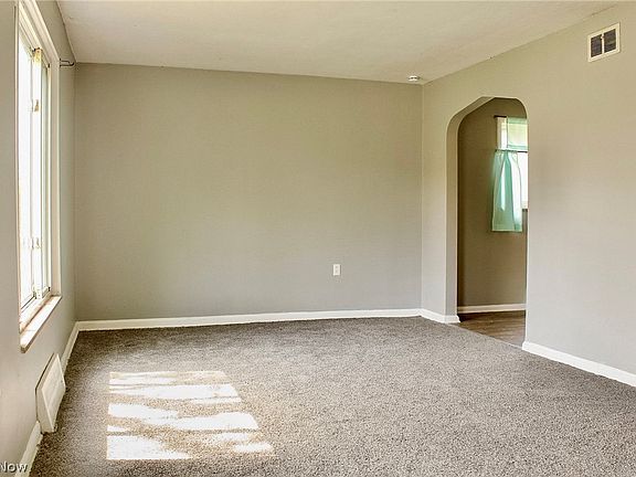 4th image of 21131 Morris Ave
