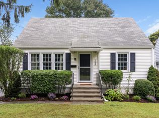 1638 Stratfield Rd, Fairfield, CT 06825