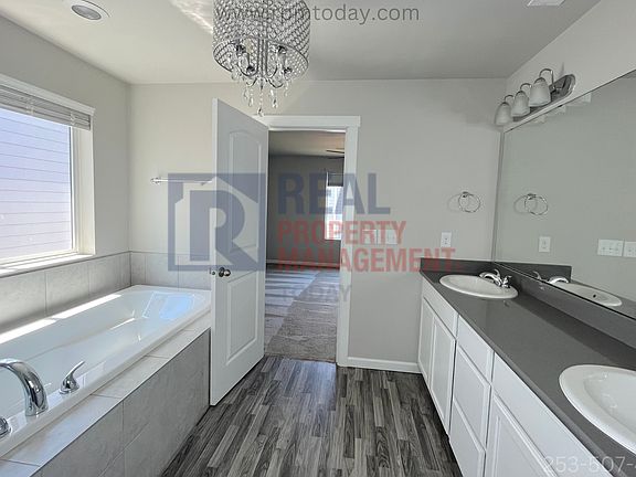 4th image of 5013 Andrew St SE