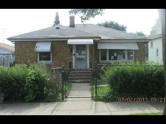 2nd image of 805 Commonwealth Ave