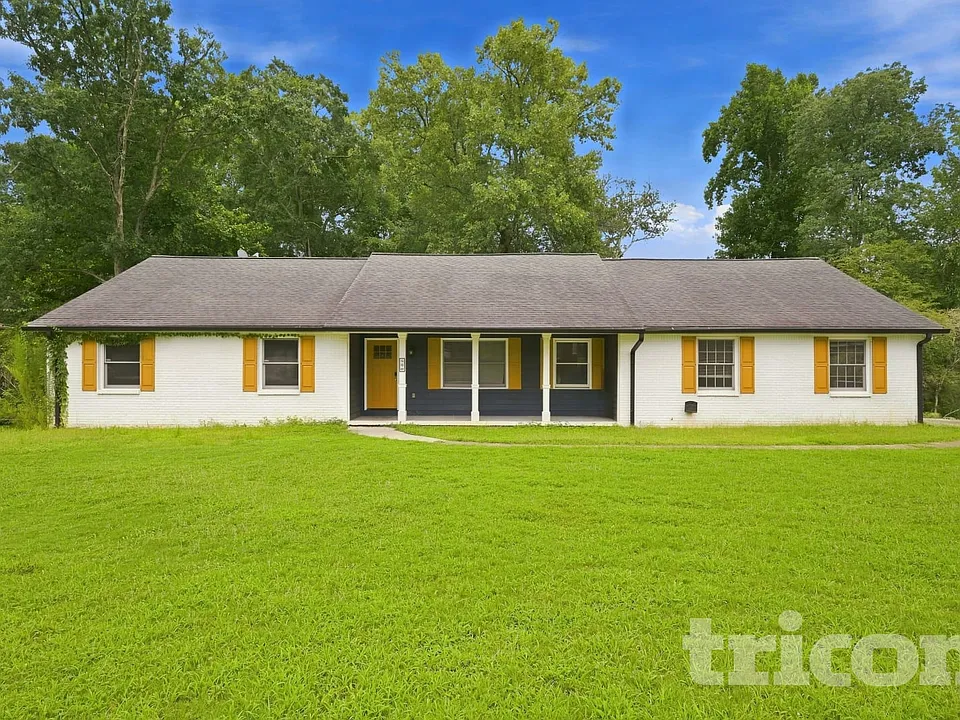 590 Clubland Cir SE