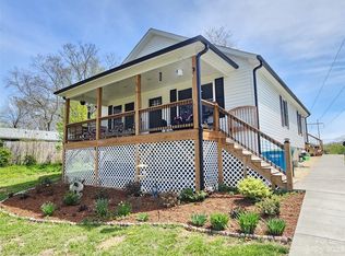 120 Homestead Rd, Candler, NC 28715