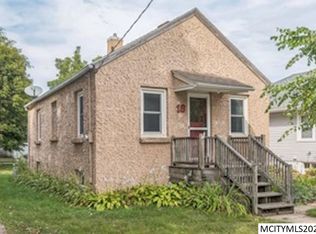 18 25th St SW, Mason City, IA 50401