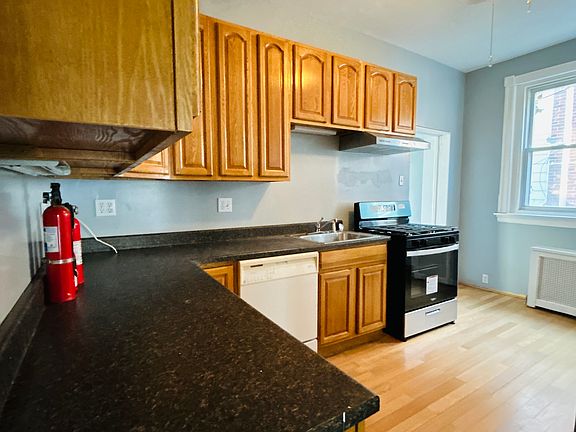 2nd image of 4607 Devereaux St
