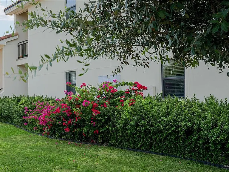 810 S Taylor Rd — Photo 4