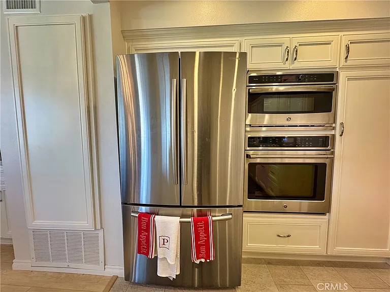 230 S Catalina Ave #203 — Photo 9