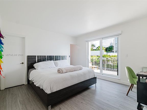 5th image of 3745 NE 171st St APT 27