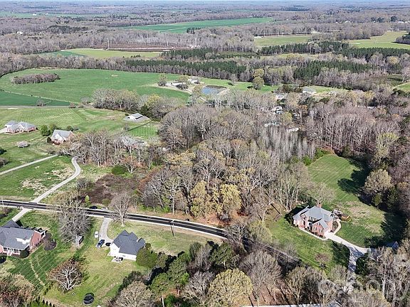 3rd image of 2808 Lathan Rd