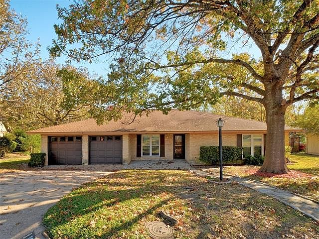 1st image of 10621 Denell Cir