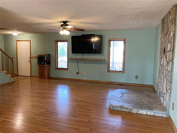 3rd image of 113 Hill Dr