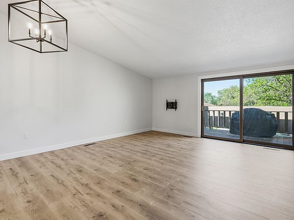 5th image of 832 Stone Ridge Pl