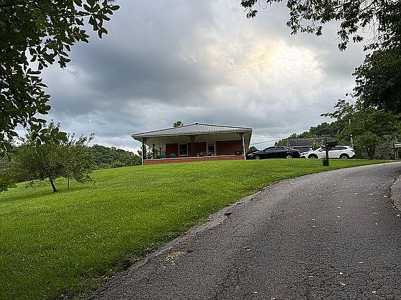 3rd image of 182 Shadytown Rd