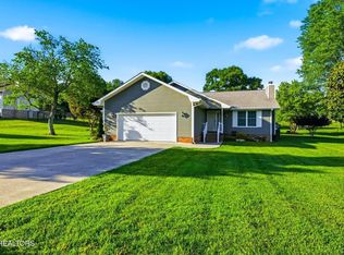 1404 Housley Dr, Athens, TN 37303